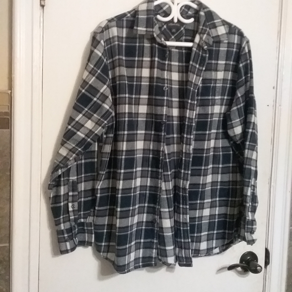 Logan Hill Flannel Shirt - Picture 4 of 8
